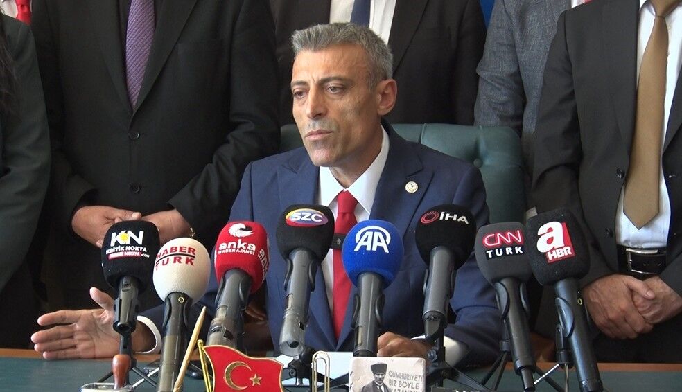 Yenilik Partisi'nden YENİ Parti'ye isim krizi için 3 Ekim'e kadar süre