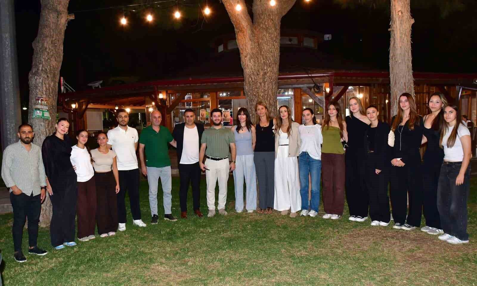 Yunusemre Belediyespor'un sultanları üst sıraları hedefliyor