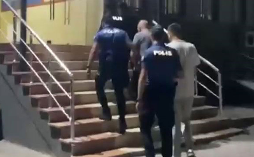 Trafikte dehşet! Taksi sürücüsüne saldırdı, 180 bin TL yedi