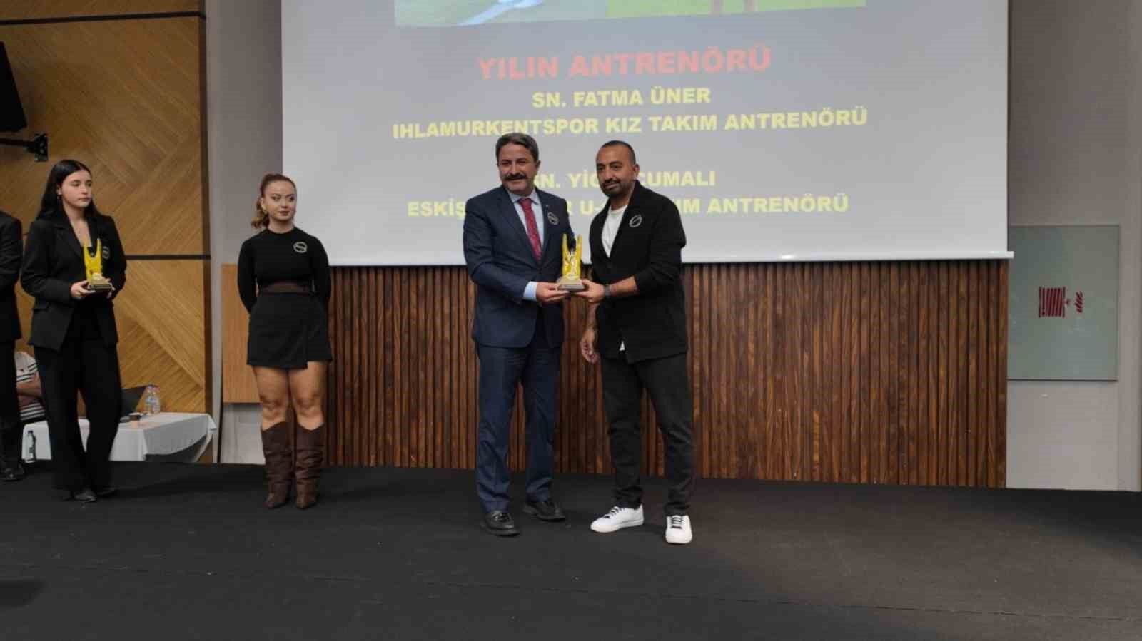 5. Yıl Spor Ödülleri Gecesi'nde İl Müdürü Kalın'a anlamlı ödül