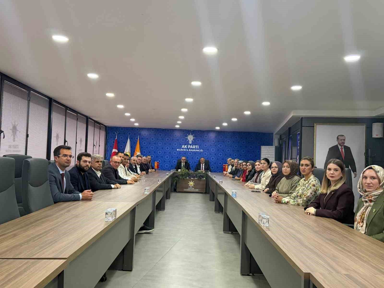 AK Parti MKYK Üyesi Ünal'dan Bilecik temasları