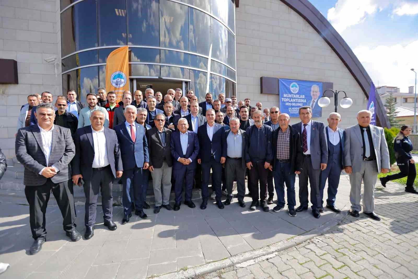 Başkan Büyükkılıç, Sarız ve Pınarbaşı'nda muhtarlarla buluştu