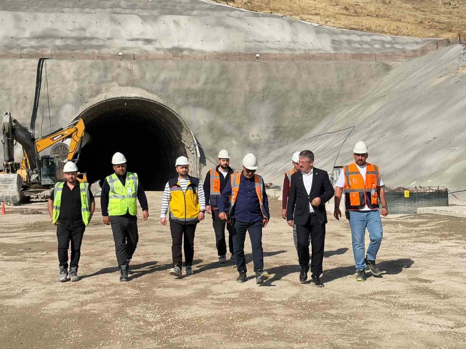 Çopuroğlu: 'Kayseri - Ankara yüksek hızlı tren hattında çoğu bitti, azı kaldı'