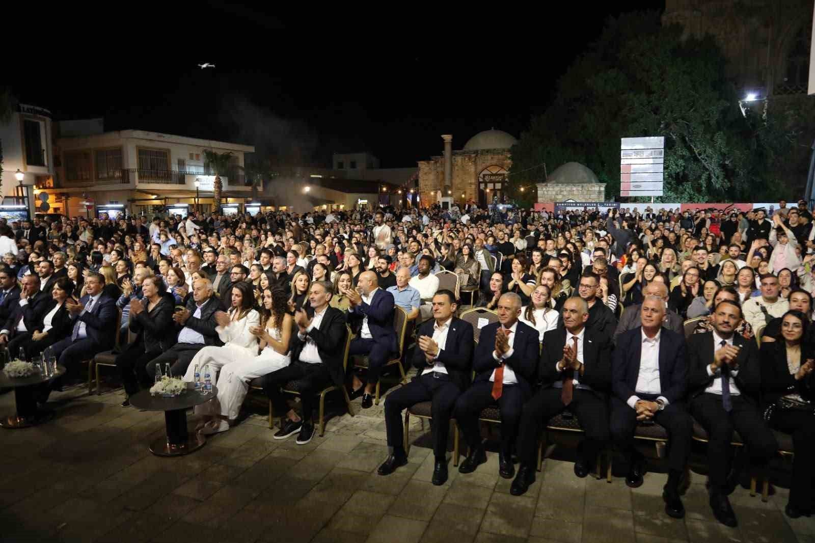 KKTC Başbakanı Üstel: 'Muhalefet konuşur, biz yaparız'