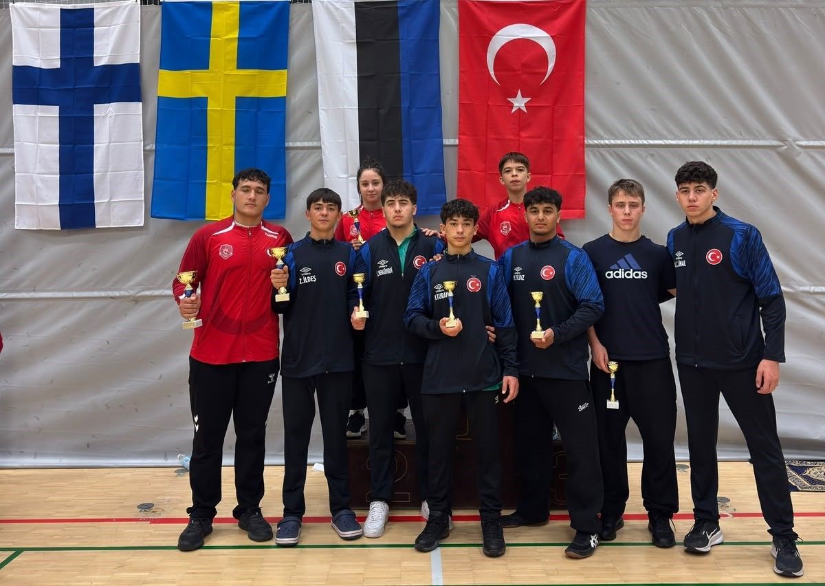 Manisa BBSK'lı güreşçiler Helsinki'den 8 madalya ile döndü
