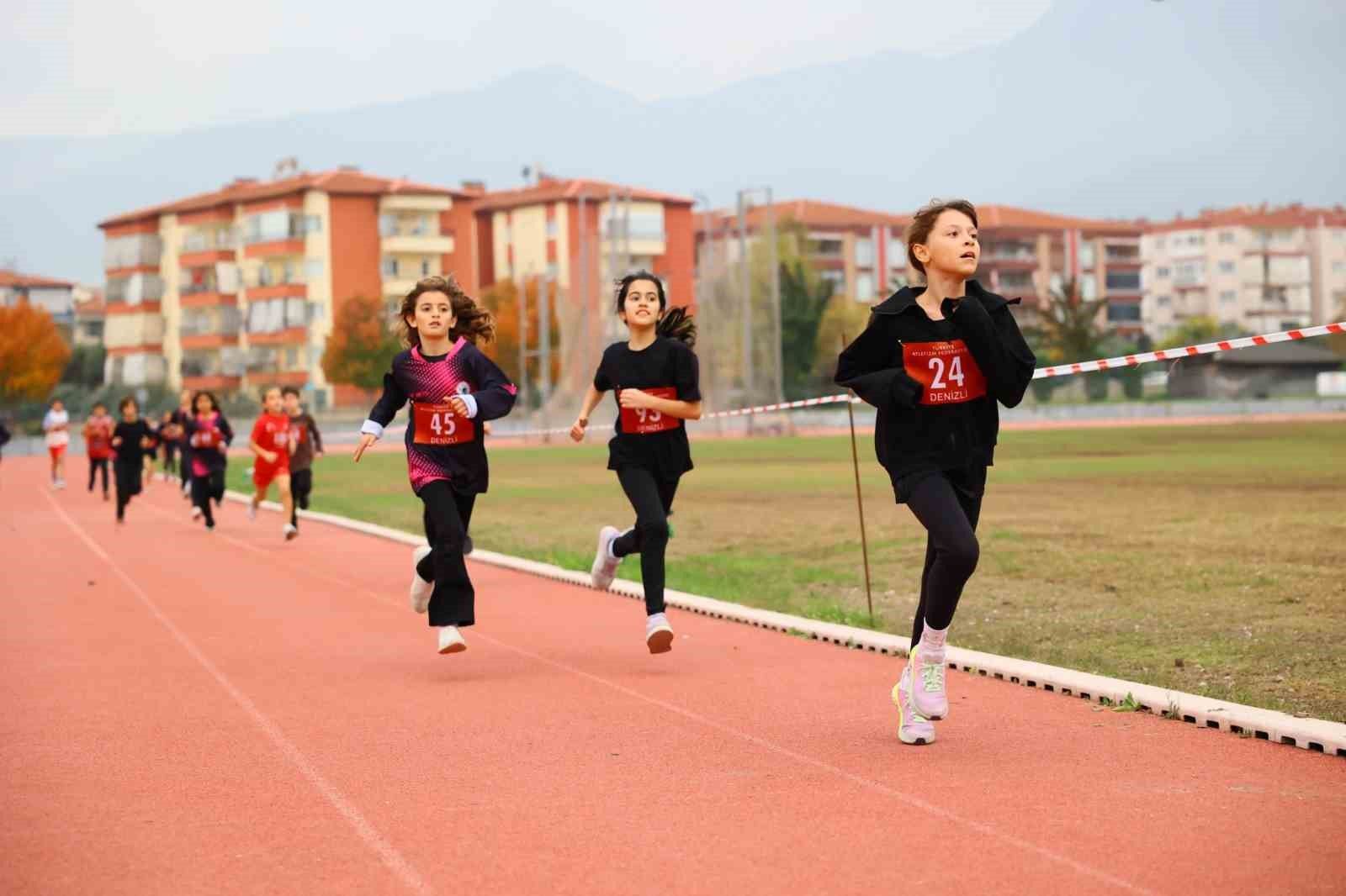 Merkezefendi'de rekor katılımlı Cumhuriyet koşusu