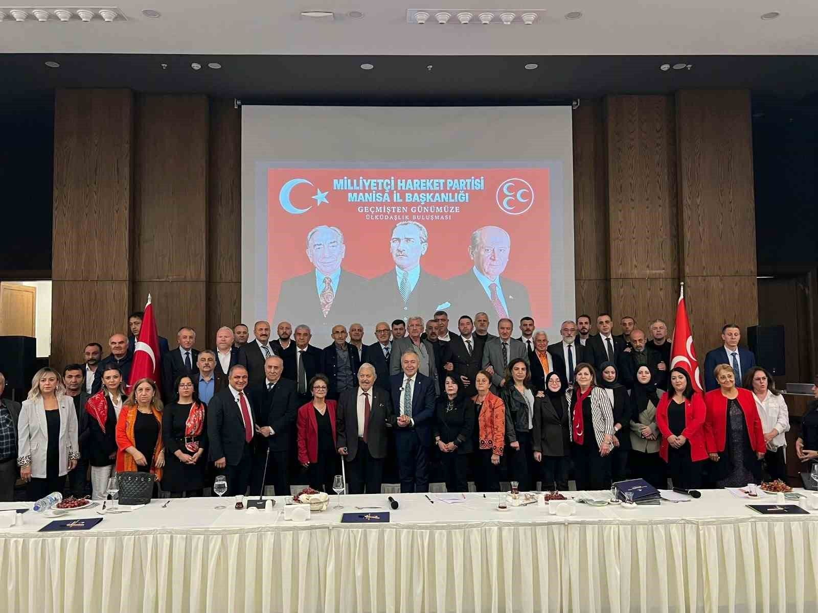 MHP Manisa bir ilki gerçekleştirerek dünün ve bugünün kadrolarını buluşturdu