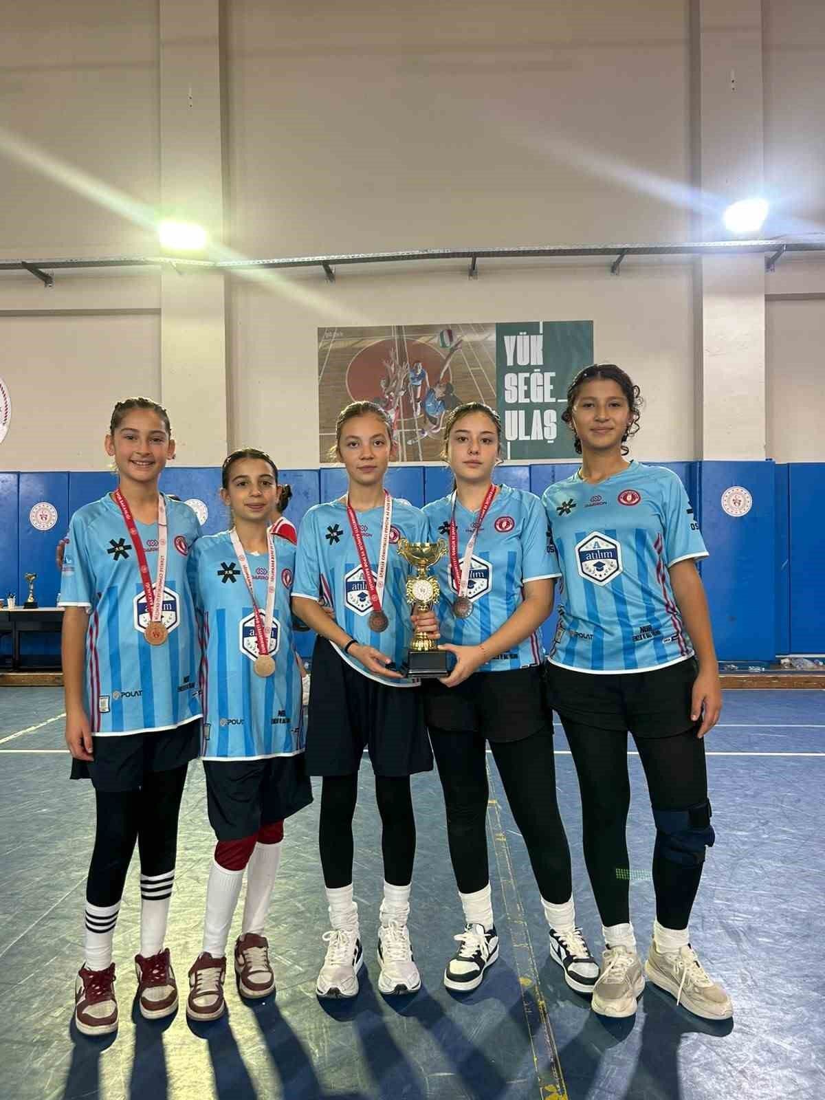 Muğla'da hokey heyecanı U14 Ligi'nde sürüyor