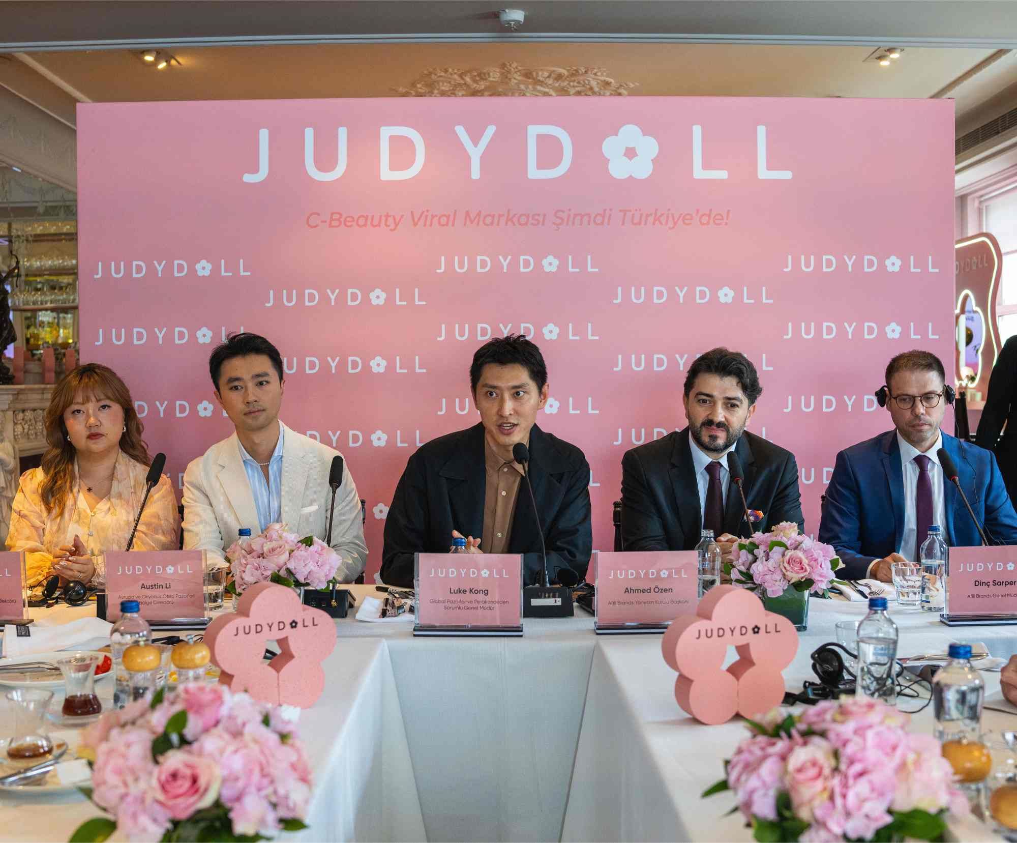 Julie Liu Austine Li Luke Kong Ahmed Özen Dinçsarper-1